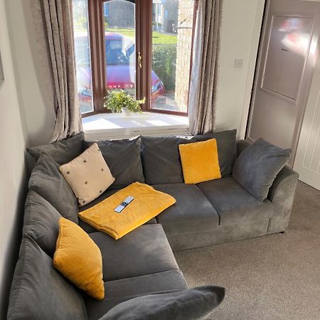 Newly Refurbished Beautiful Location 1 Bedroom Residential House كراملينجتون المظهر الخارجي الصورة