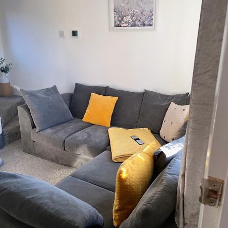 Newly Refurbished Beautiful Location 1 Bedroom Residential House كراملينجتون المظهر الخارجي الصورة