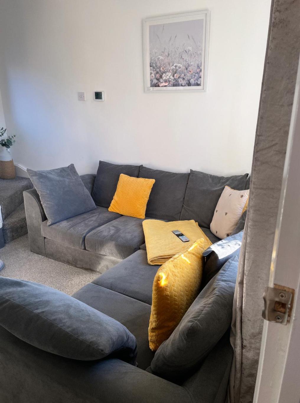 Newly Refurbished Beautiful Location 1 Bedroom Residential House كراملينجتون المظهر الخارجي الصورة
