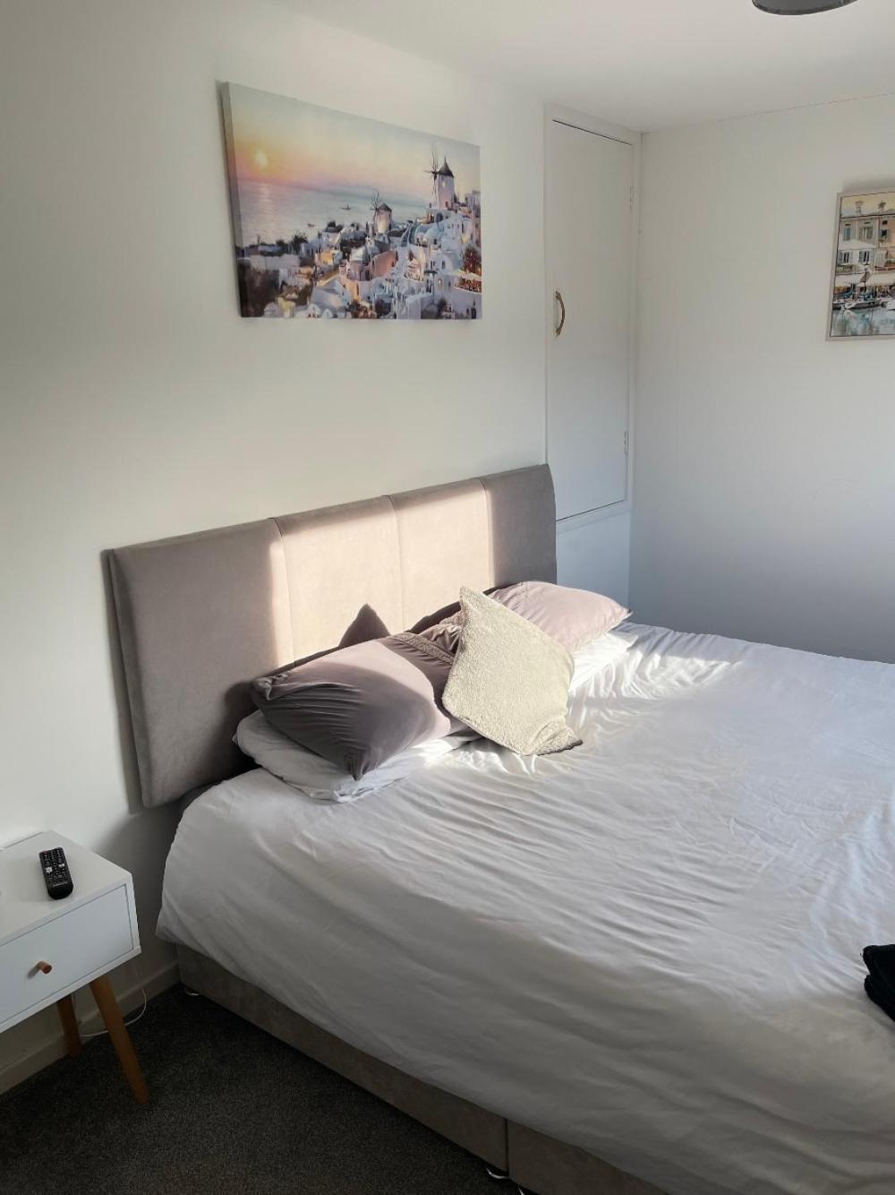 Newly Refurbished Beautiful Location 1 Bedroom Residential House كراملينجتون المظهر الخارجي الصورة